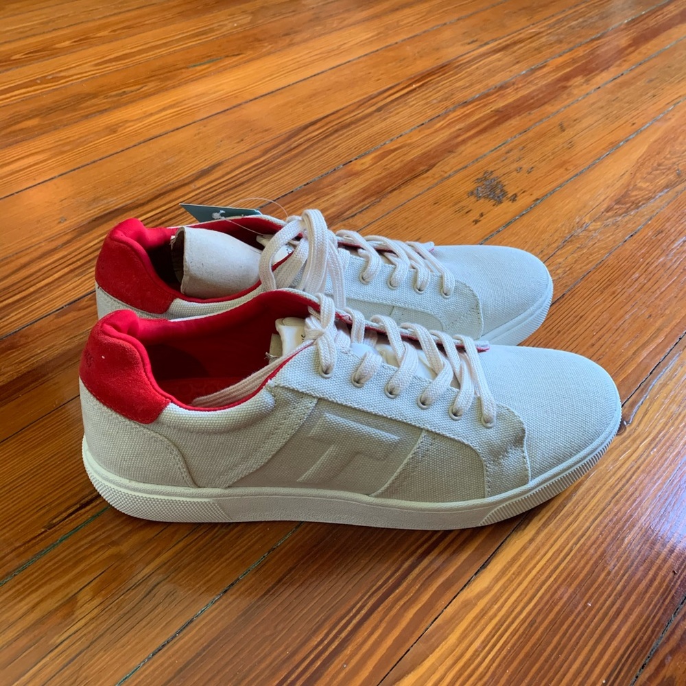 Tom’s Sneakers